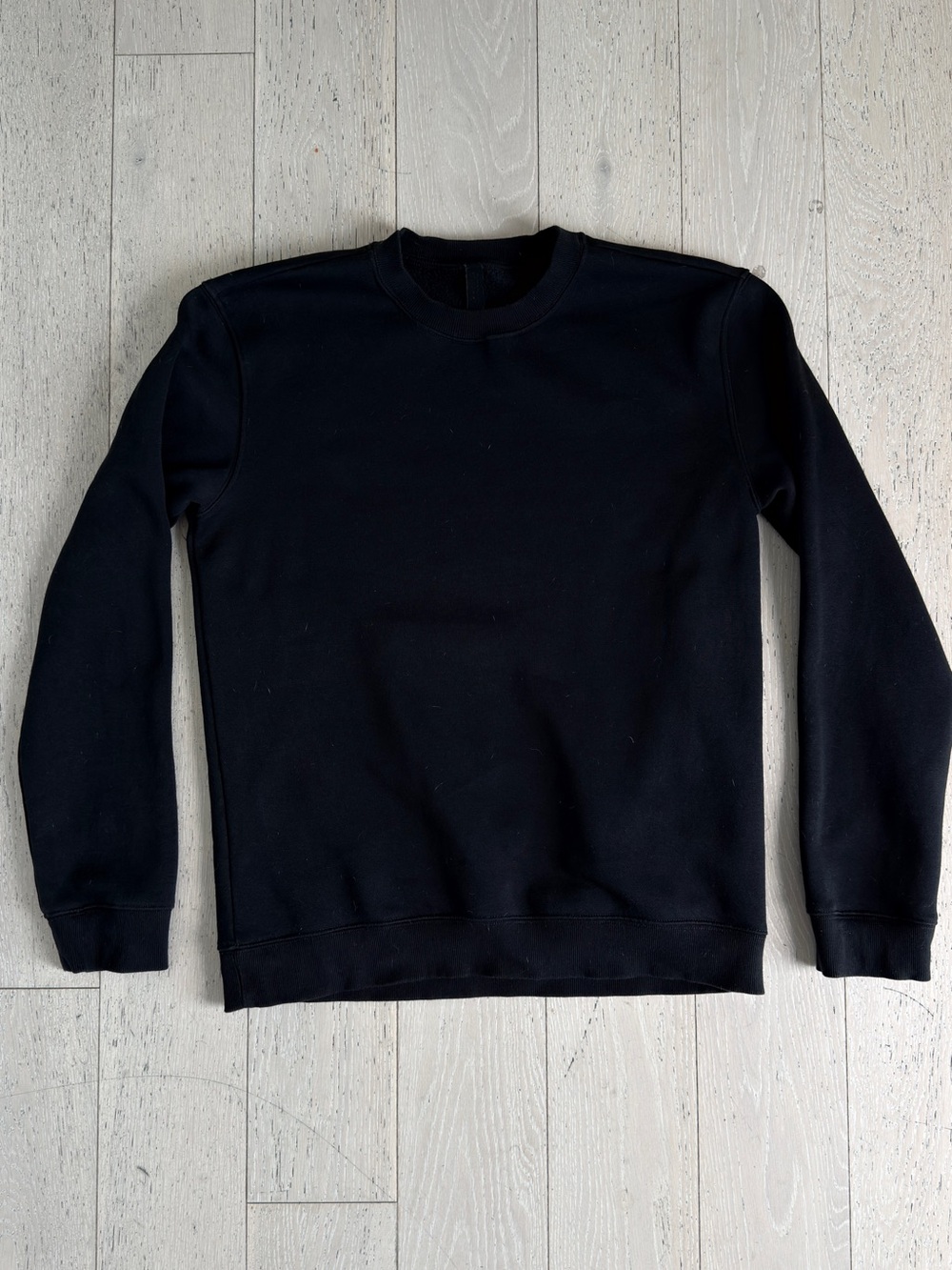 SKIMS Men's Black Crewneck Sweatshirt - Classic Everyday